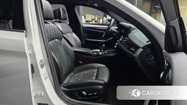 BMW 5 Series (G30) 2020 Белый из Кореи, фото 2