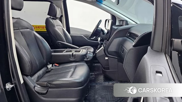 Hyundai Staria 2023 Черный из Кореи, фото 2