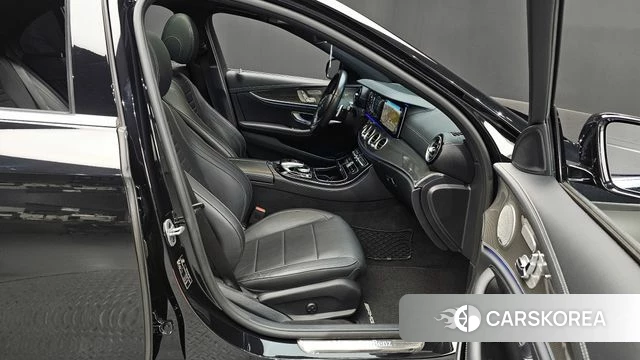 Mercedes-Benz E-Class W213 2019 Черный из Кореи, фото 2