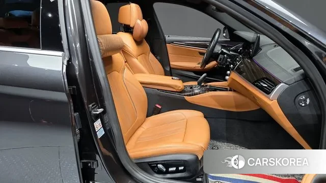 BMW 5 Series (G30) 2022 Серый из Кореи, фото 2