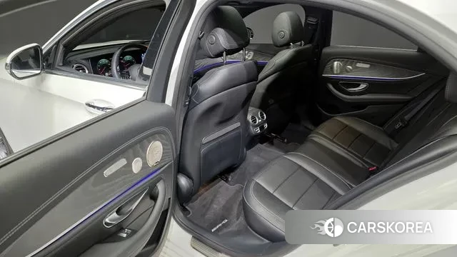 Mercedes-Benz E-Class W213 2022 Белый из Кореи, фото 2