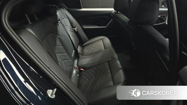 BMW 5 Series (G60) 2025 Синий из Кореи, фото 2