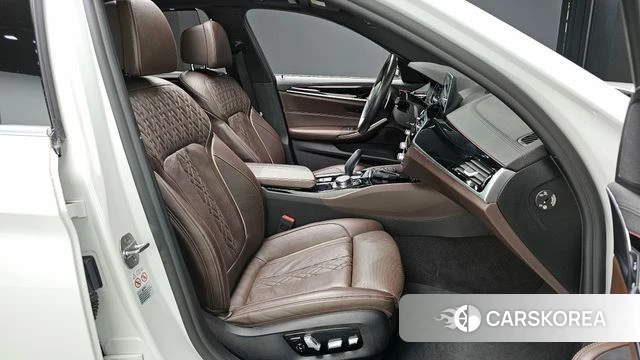 BMW 5 Series (G30) 2018 Белый из Кореи, фото 2