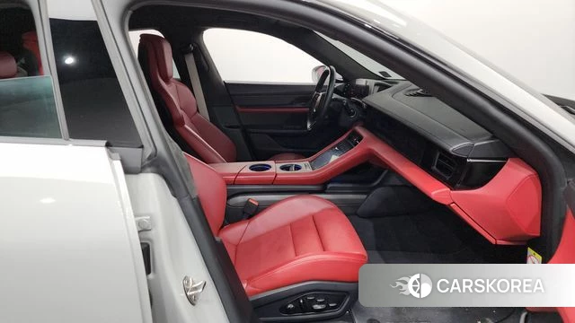 Porsche Taycan 2021 Серебряный из Кореи, фото 2