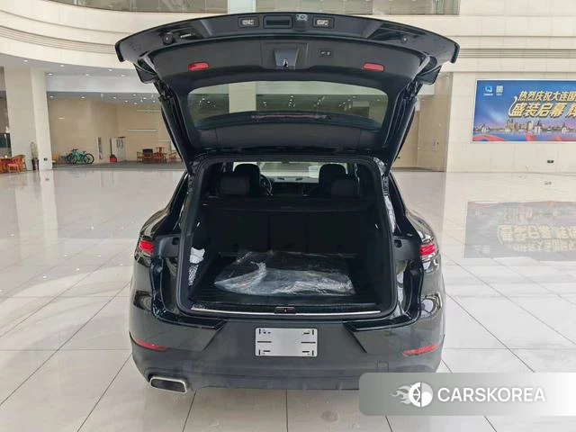 Porsche Cayenne 2024 Черный из Китая, фото 2