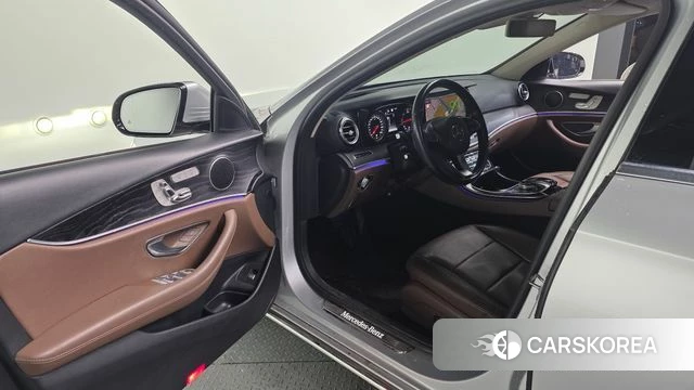 Mercedes-Benz E-Class W213 2018 Серебряный из Кореи, фото 2