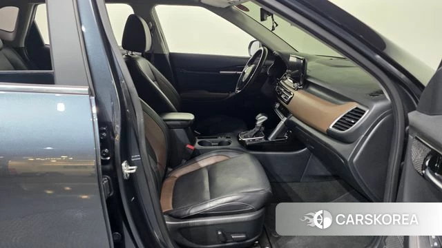 Kia Seltos 2022 Серый из Кореи, фото 2