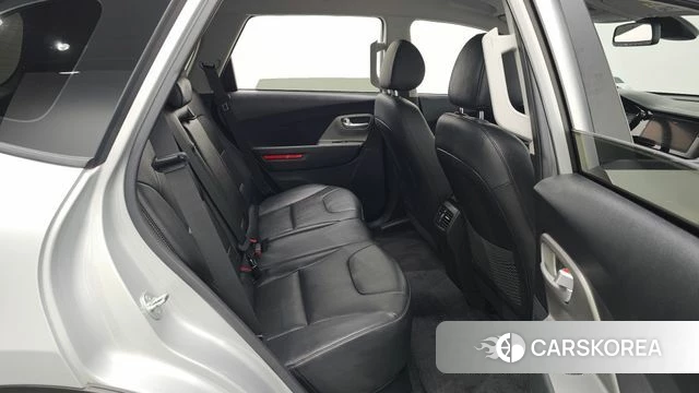 Kia Niro Plus 2023 Серебряный из Кореи, фото 2