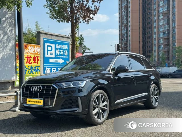 Audi Q7 2022 Черный из Китая, фото 2