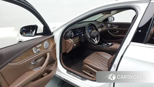 Mercedes-Benz E-Class W213 2018 Белый из Кореи, фото 2