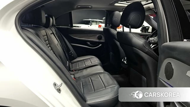 Mercedes-Benz E-Class W213 2019 Белый из Кореи, фото 2