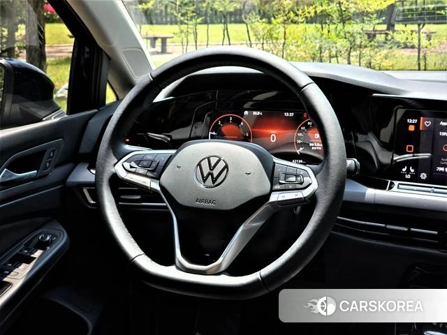 Volkswagen Golf 8th Generation 2024 Синий из Кореи, фото 2