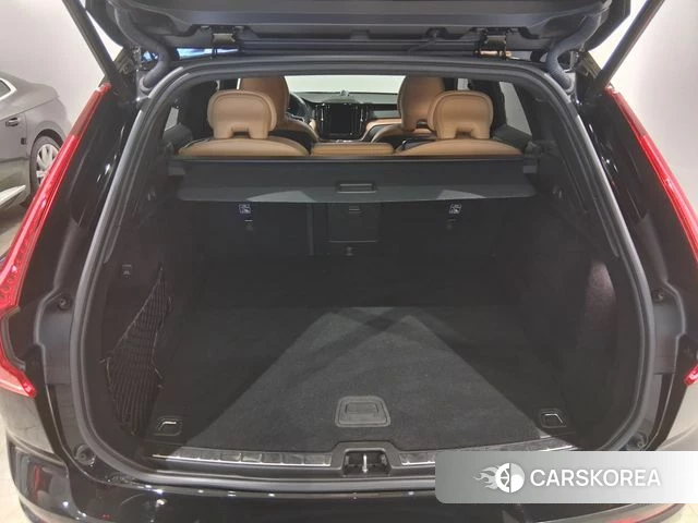Volvo XC60 second Generation 2023 Черный из Кореи, фото 2