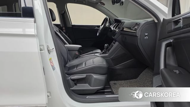 Volkswagen Tiguan second Generation 2019 Белый из Кореи, фото 2