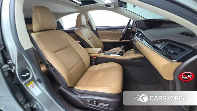 Lexus New ES300h 2018 Серый из Кореи, фото 2