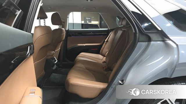 Hyundai Grandeur Hybrid (GN7) 2023 Светло-серебряный цвет из Кореи, фото 2