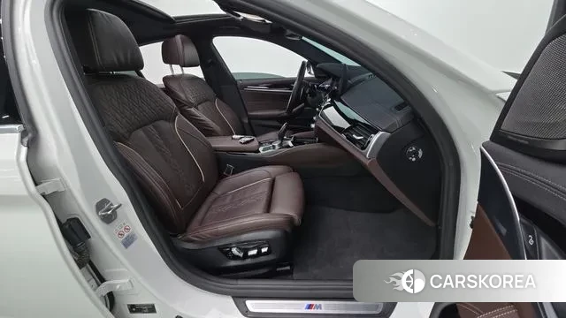 BMW 5 Series (G30) 2021 Белый из Кореи, фото 2