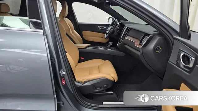 Volvo XC60 second Generation 2019 Серый из Кореи, фото 2