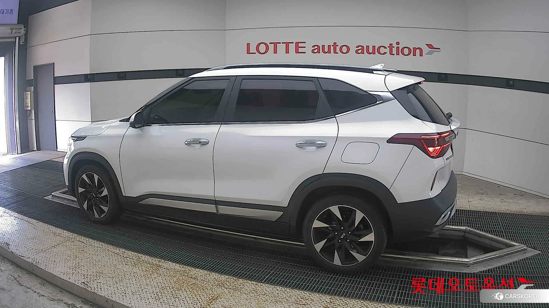 Kia Seltos 2021 Snow White Pearl из Кореи, фото 2