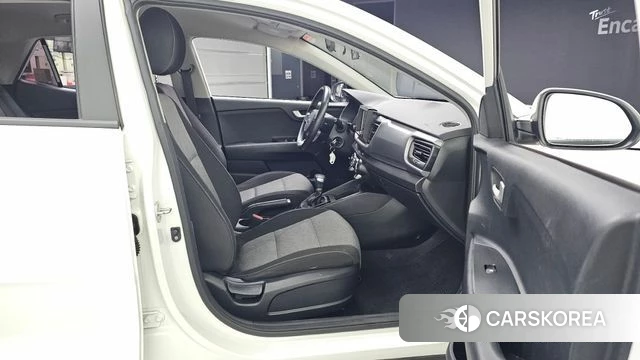 Kia Stonic 2018 Белый из Кореи, фото 2