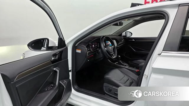 Volkswagen 7th Generation of Jetta 2021 Белый из Кореи, фото 2