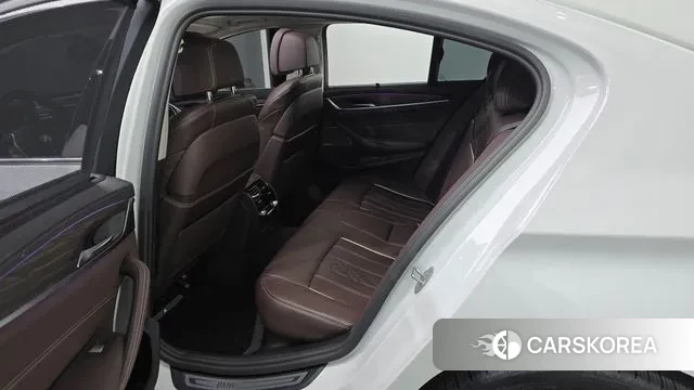 BMW 5 Series (G30) 2022 Белый из Кореи, фото 2