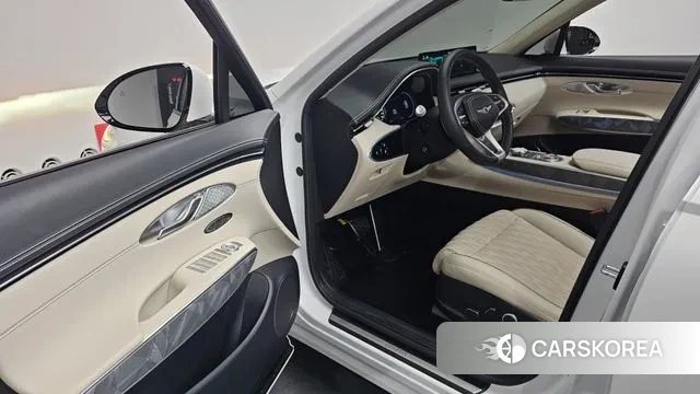 Genesis GV70 2023 Белый из Кореи, фото 2