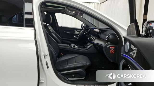 Mercedes-Benz E-Class W213 2018 Белый из Кореи, фото 2