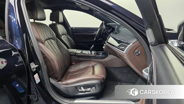 BMW 7 Series (G11) 2022 Черный из Кореи, фото 2