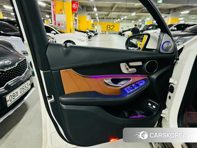 Mercedes-Benz GLC-Class X253 2022 Белый из Кореи, фото 2