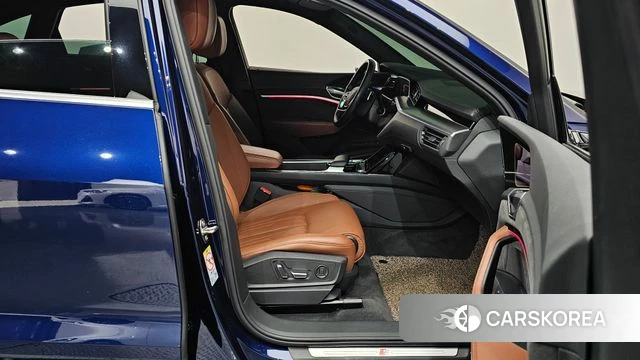 Audi e-Tron 2021 Синий из Кореи, фото 2