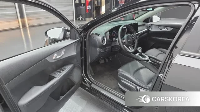 Kia The New K3 2nd generation 2023 Черный из Кореи, фото 2