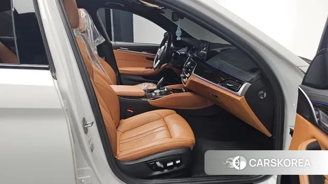 BMW 5 Series (G30) 2021 Белый из Кореи, фото 2