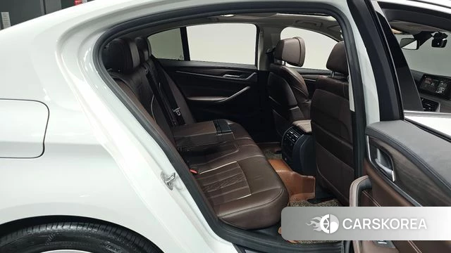 BMW 5 Series (G30) 2018 Белый из Кореи, фото 2