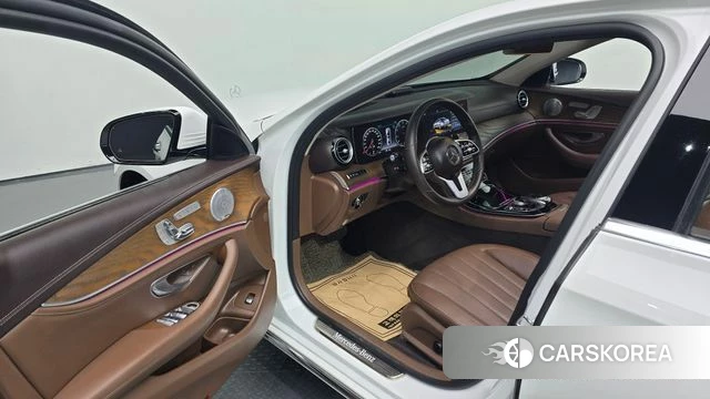 Mercedes-Benz E-Class W213 2020 Белый из Кореи, фото 2