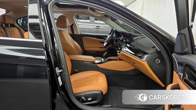 BMW 5 Series (G30) 2019 Черный из Кореи, фото 2