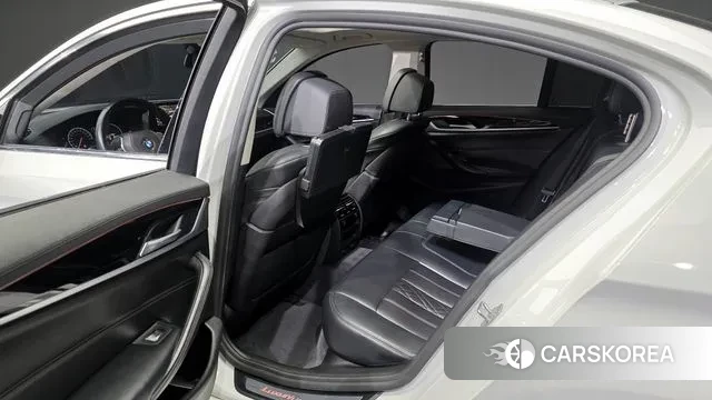 BMW 5 Series (G30) 2019 Белый из Кореи, фото 2