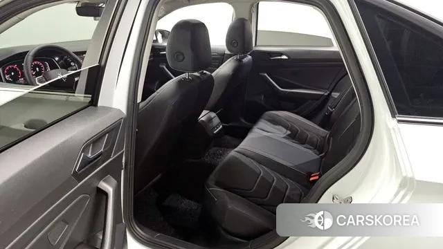 Volkswagen 7th Generation of Jetta 2024 Белый из Кореи, фото 2