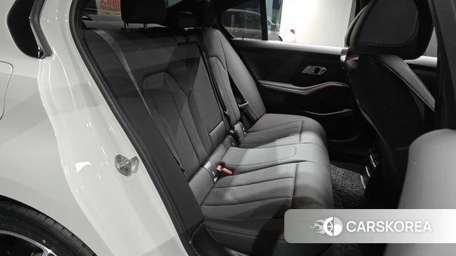 BMW 3 Series (G20) 2025 Белый из Кореи, фото 2