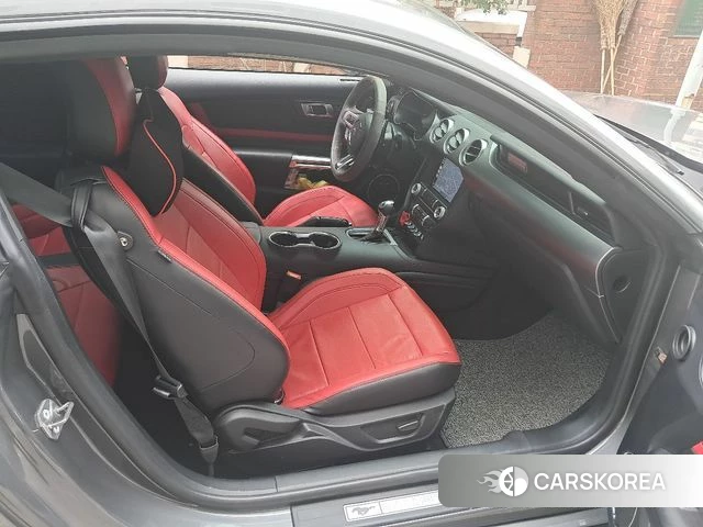 Ford Mustang 2022 Серебряный из Кореи, фото 2