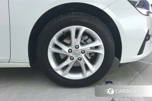 Buick Regal 2023 Белый из Китая, фото 2