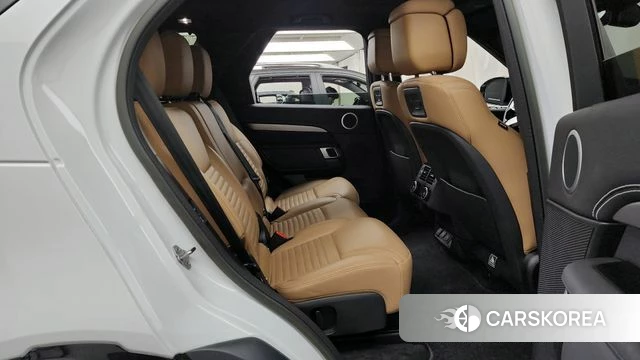 Land Rover Discovery 5 2023 Белый из Кореи, фото 2