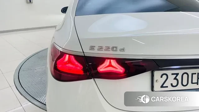 Mercedes-Benz E-Class W214 2024 Белый из Кореи, фото 2