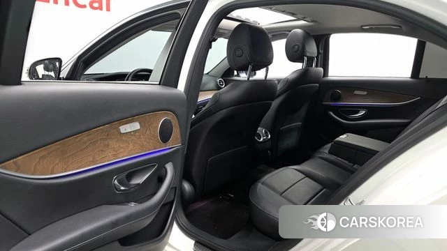 Mercedes-Benz E-Class W213 2018 Белый из Кореи, фото 2