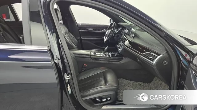 BMW 7 Series (G11) 2018 Черный из Кореи, фото 2