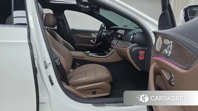 Mercedes-Benz E-Class W213 2023 Белый из Кореи, фото 2