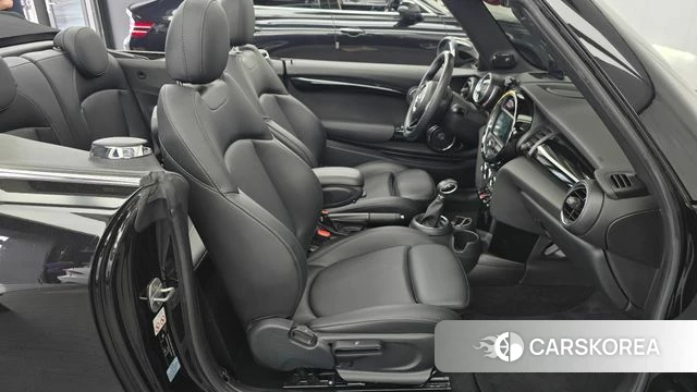 Mini Cooper Convertible 2018 Черный из Кореи, фото 2