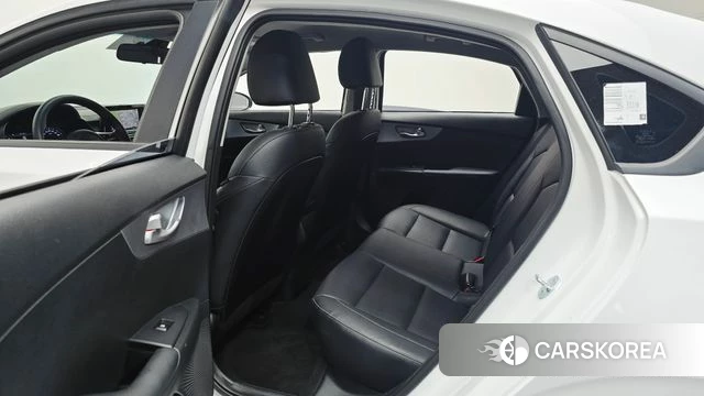 Kia The New K3 2nd generation 2022 Белый из Кореи, фото 2