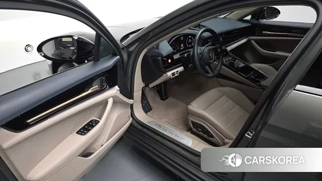 Porsche Panamera (972) 2024 Песочный из Кореи, фото 2