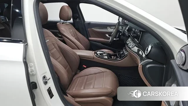 Mercedes-Benz E-Class W213 2019 Белый из Кореи, фото 2